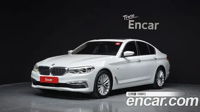 BMW 5 Series 2018 — ფოტო 8/20