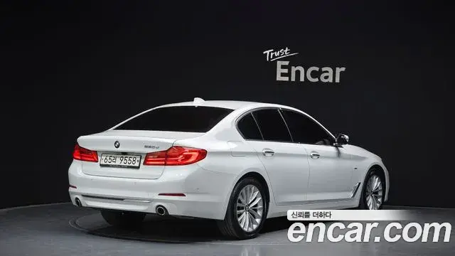 BMW 5 Series 2018 — ფოტო 9/20