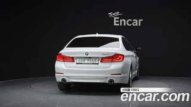 BMW 5 Series 2018 — ფოტო 4/20