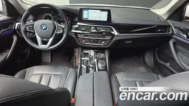 BMW 5 Series 2018 — ფოტო 20/20