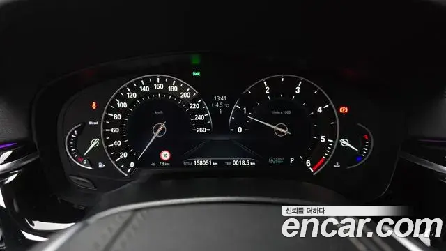 BMW 5 Series 2018 — ფოტო 16/20