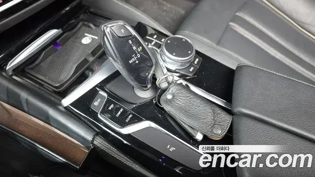 BMW 5 Series 2018 — ფოტო 10/20
