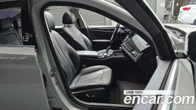 BMW 5 Series 2018 — ფოტო 6/20