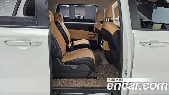 Kia Carnival 2022 — Фото 12/20