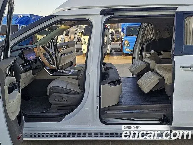 Kia Carnival 2021 — Фото 12/20