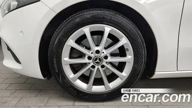 Mercedes-Benz A-Class 2020 — Photo 2/20