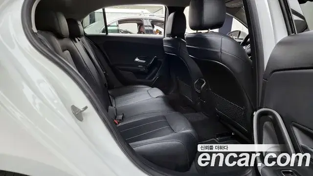 Mercedes-Benz A-Class 2020 — Photo 10/20