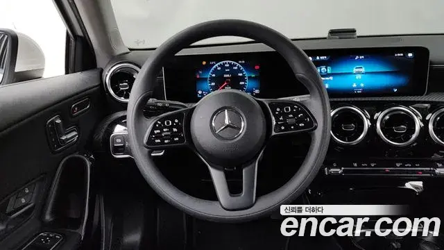 Mercedes-Benz A-Class 2020 — Photo 5/20