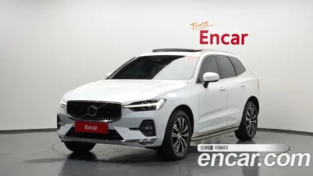 Volvo XC60 2022 — ფოტო 12/20