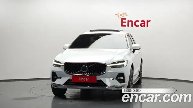 Volvo XC60 2022 — ფოტო 7/20