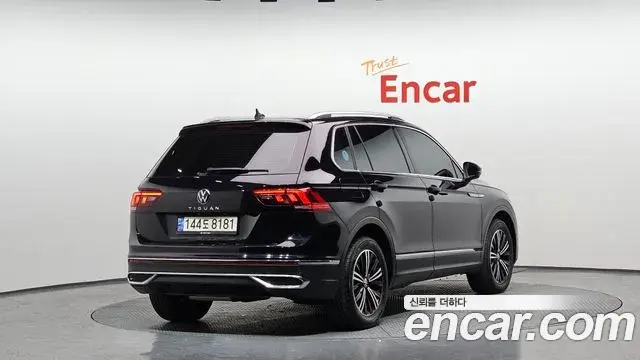 Volkswagen Tiguan 2021 — Photo 1/20