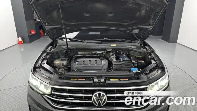 Volkswagen Tiguan 2021 — Photo 2/20