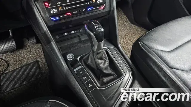 Volkswagen Tiguan 2021 — Photo 19/20