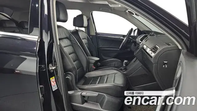 Volkswagen Tiguan 2021 — Photo 14/20