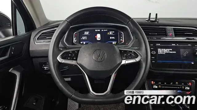 Volkswagen Tiguan 2021 — Photo 6/20