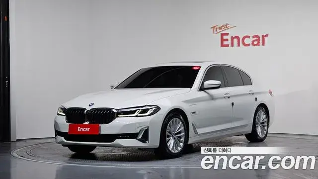 BMW 5 Series 2022 — Şəkil 8/20