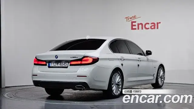 BMW 5 Series 2022 — Şəkil 11/20