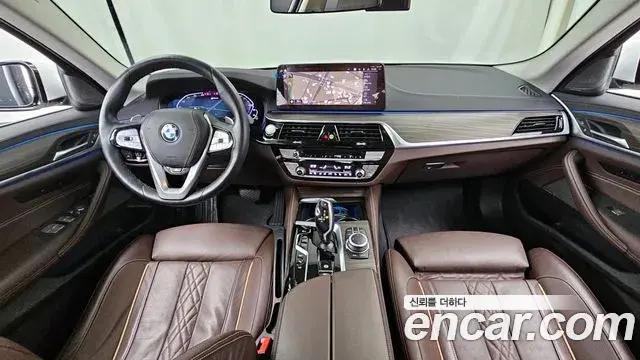 BMW 5 Series 2022 — Şəkil 14/20