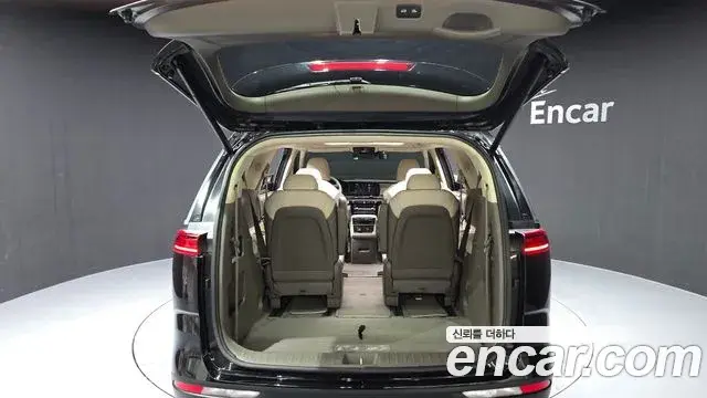 Kia Carnival 2023 — Фото 20/20