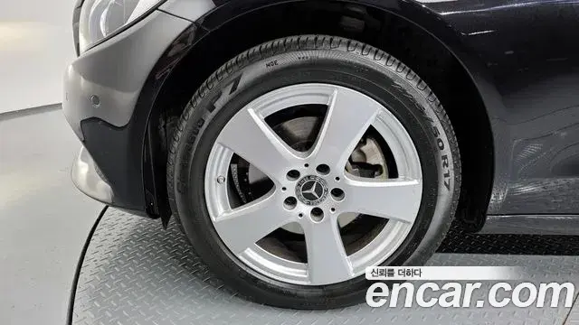 Mercedes-Benz C-Class 2018 — Şəkil 17/20
