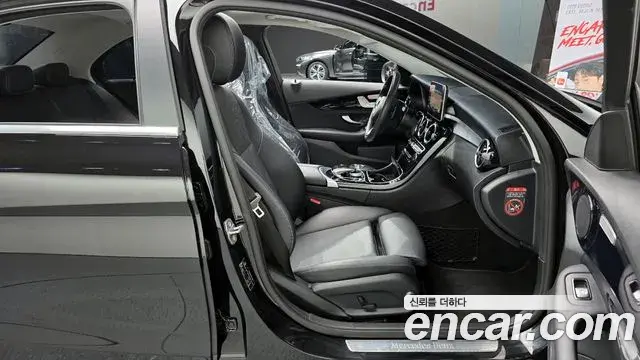 Mercedes-Benz C-Class 2018 — Şəkil 19/20