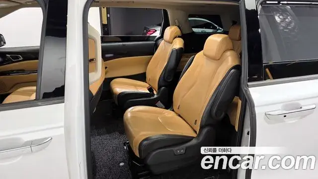 Kia Carnival 2020 — Фото 11/20