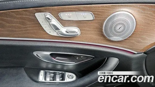 Mercedes-Benz E-Class 2020 — Фото 14/20