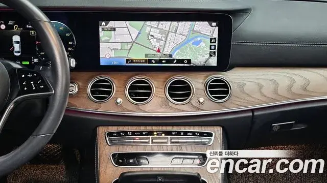 Mercedes-Benz E-Class 2020 — Фото 19/20
