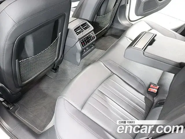 Audi A6 2021 — Фото 15/20
