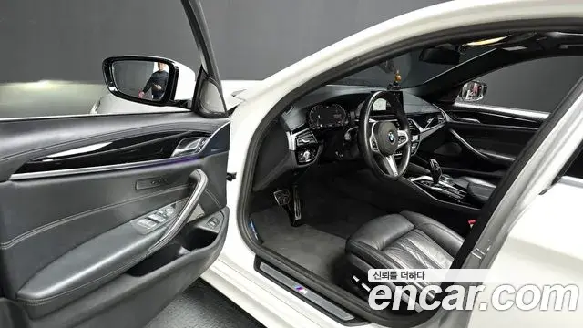 BMW 5 Series 2020 — Photo 19/20