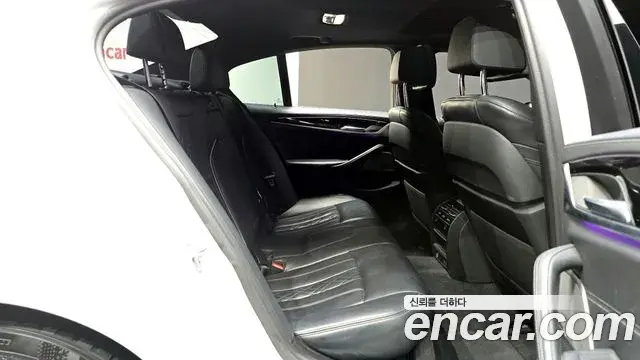 BMW 5 Series 2020 — Photo 14/20
