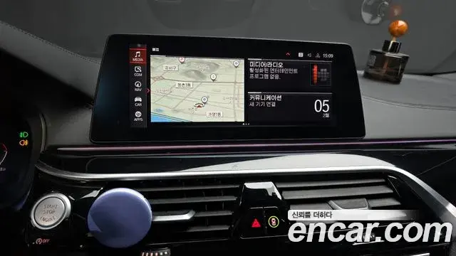 BMW 5 Series 2020 — Photo 12/20