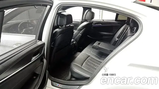 BMW 5 Series 2023 — Фото 11/20