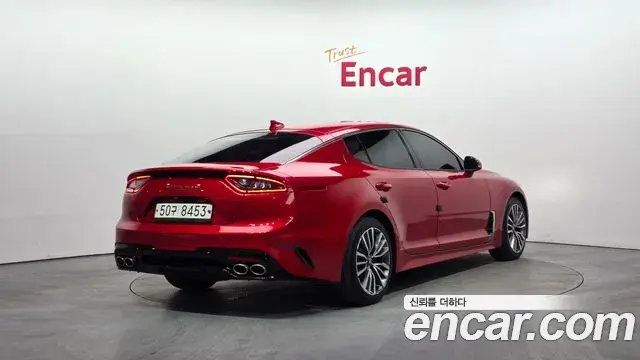 Kia Stinger 2019 — ფოტო 7/20
