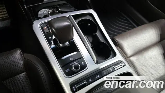 Kia Stinger 2019 — ფოტო 9/20