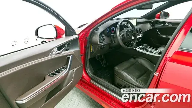 Kia Stinger 2019 — ფოტო 4/20