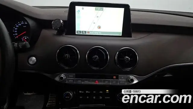 Kia Stinger 2019 — ფოტო 5/20