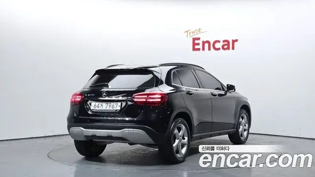 Mercedes-Benz GLA-Class 2018 — Şəkil 14/20