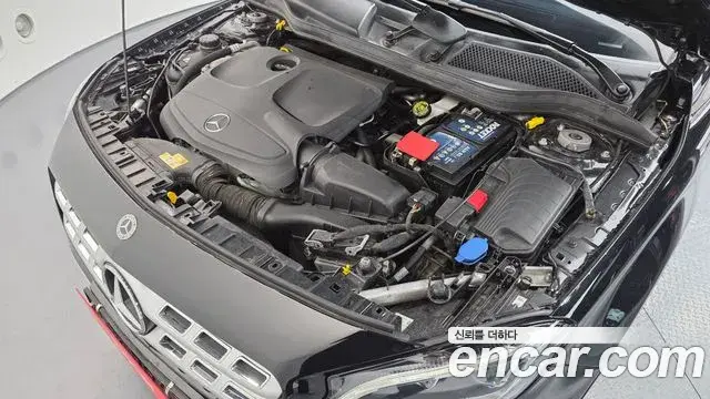 Mercedes-Benz GLA-Class 2018 — Şəkil 8/20