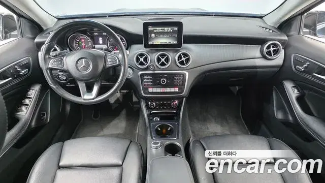 Mercedes-Benz GLA-Class 2018 — Şəkil 1/20