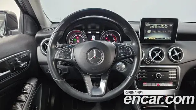 Mercedes-Benz GLA-Class 2018 — Şəkil 20/20
