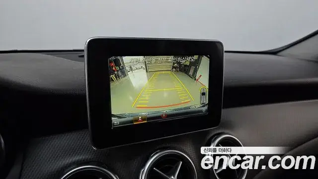 Mercedes-Benz GLA-Class 2018 — Şəkil 2/20