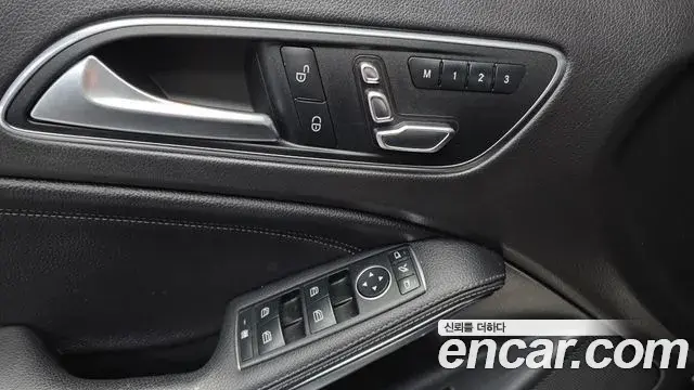 Mercedes-Benz GLA-Class 2018 — Şəkil 7/20