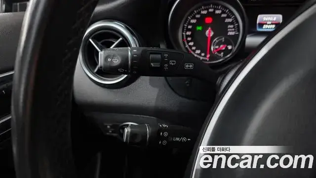 Mercedes-Benz GLA-Class 2018 — Şəkil 3/20