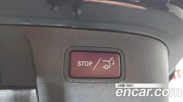 Mercedes-Benz GLA-Class 2018 — Şəkil 9/20