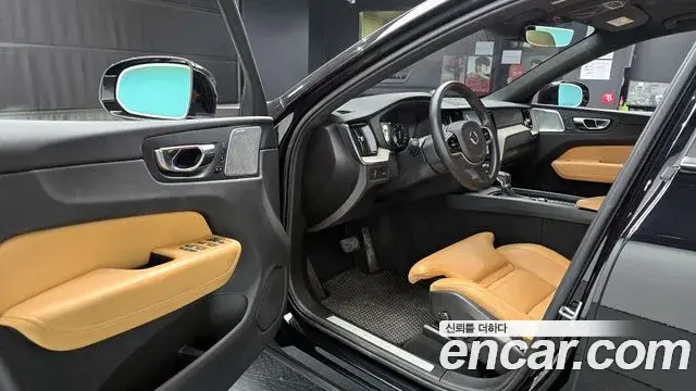 Volvo XC60 2019 — Фото 11/20