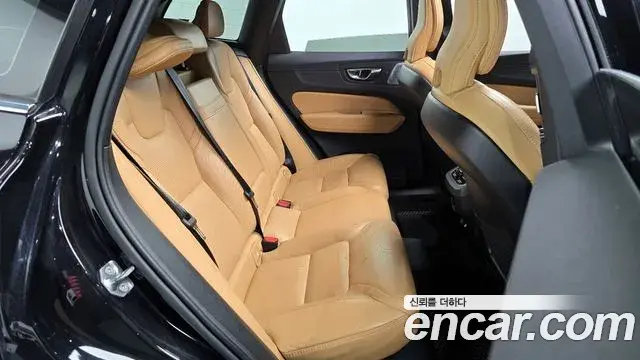 Volvo XC60 2019 — Фото 12/20