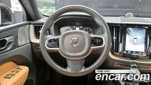 Volvo XC60 2019 — Фото 13/20