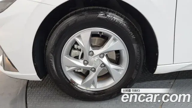 Hyundai The New Avante Hybrid 2020 — Photo 18/20
