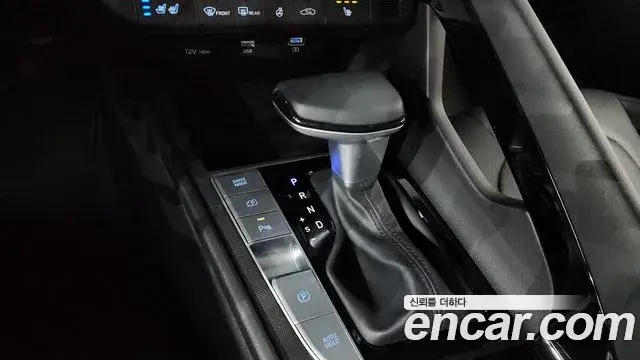 Hyundai The New Avante Hybrid 2020 — Photo 2/20